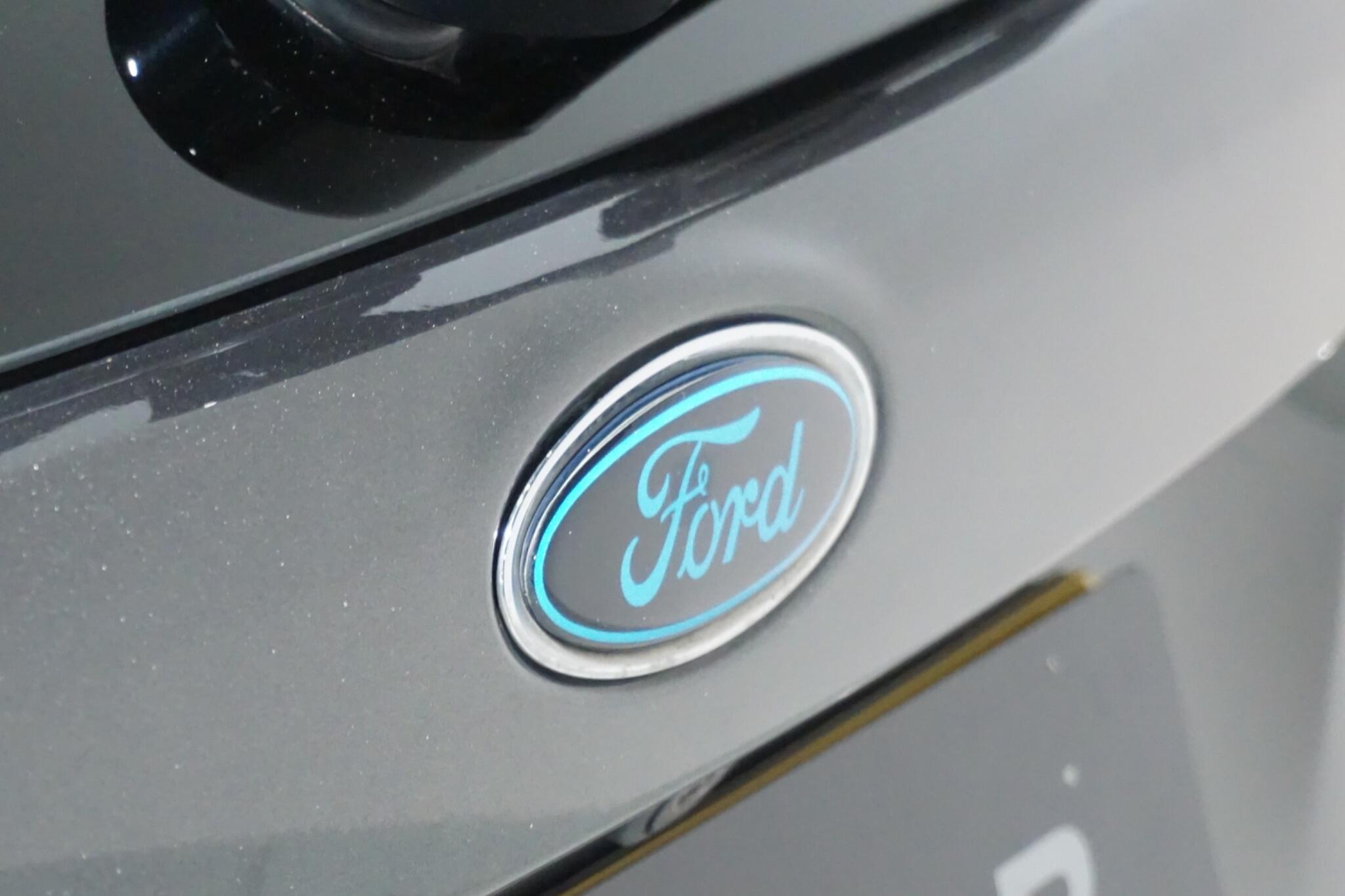 Ford Focus 2.3T EcoBoost RS Hatchback 5dr Petrol Manual AWD Euro 6 (s/s) (350 ps)